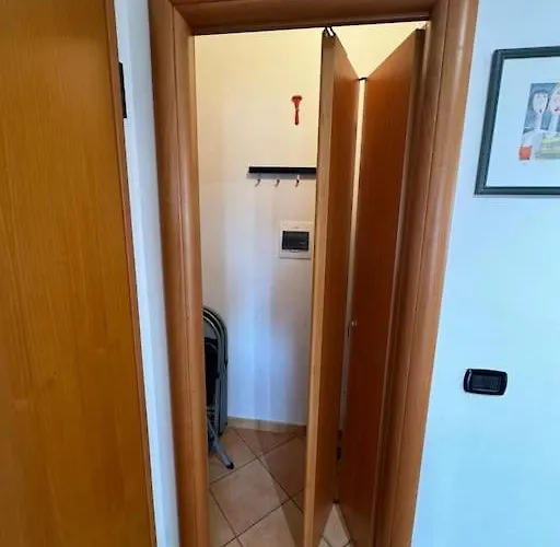 Attico Belvedere - Metro C E Posto Auto Apartament